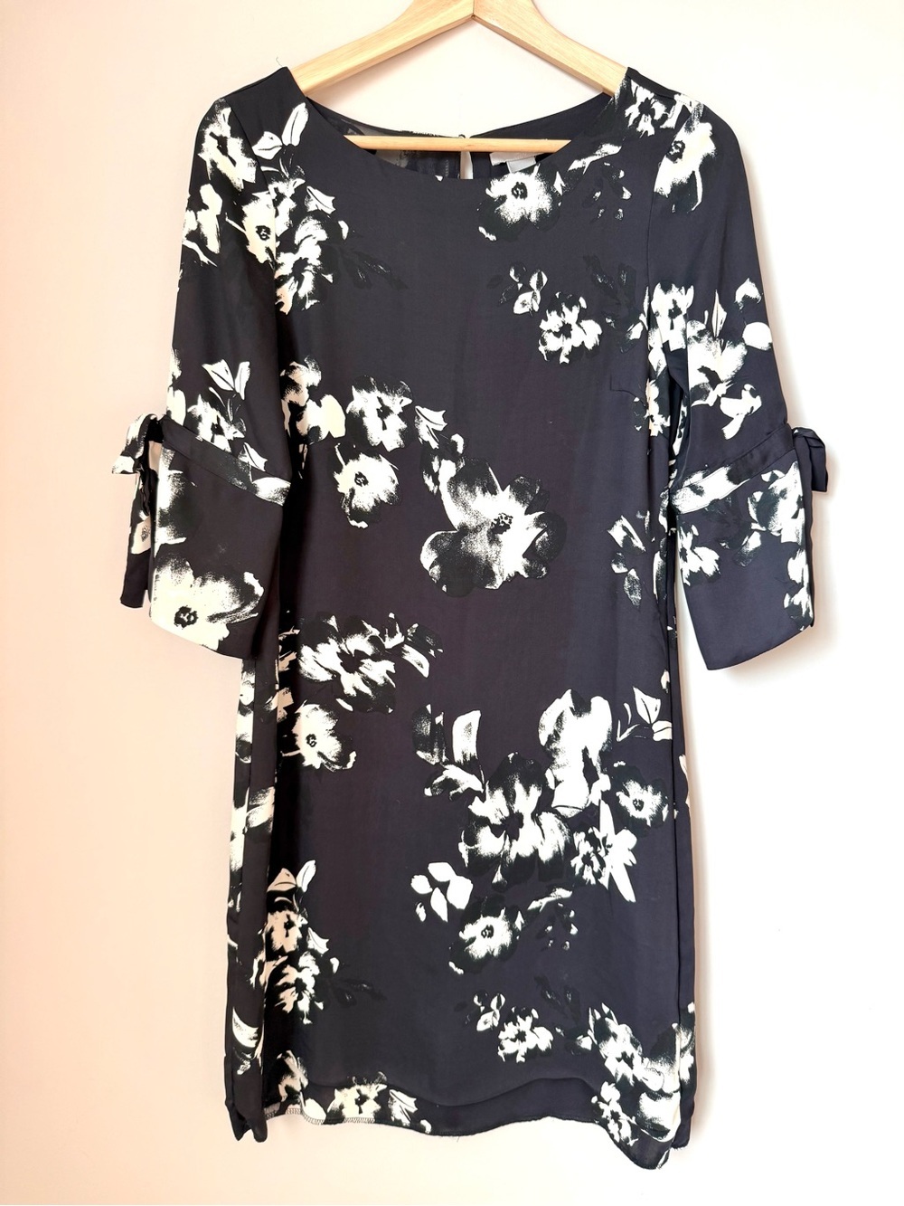 H&M Black & White Floral Flowy Shift Dress with 3/4 Tie-Sleeves